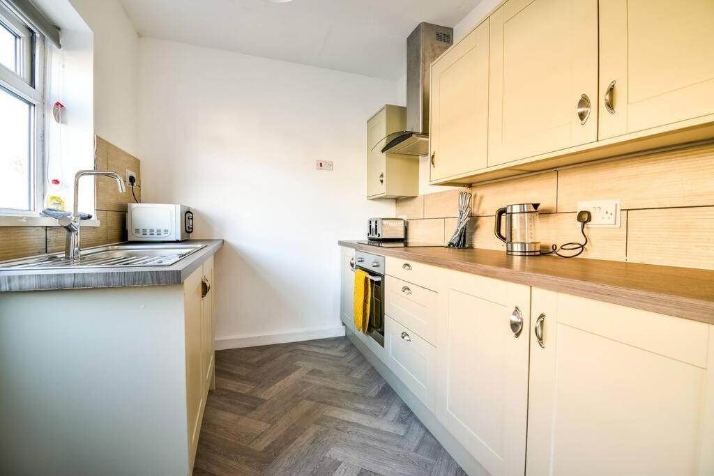 Marykirk Bungalow Workstays Uk Thornaby on Tees エクステリア 写真