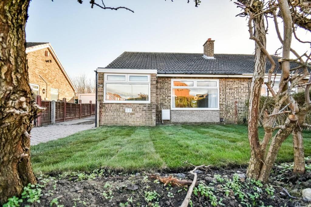 Marykirk Bungalow Workstays Uk Thornaby on Tees エクステリア 写真